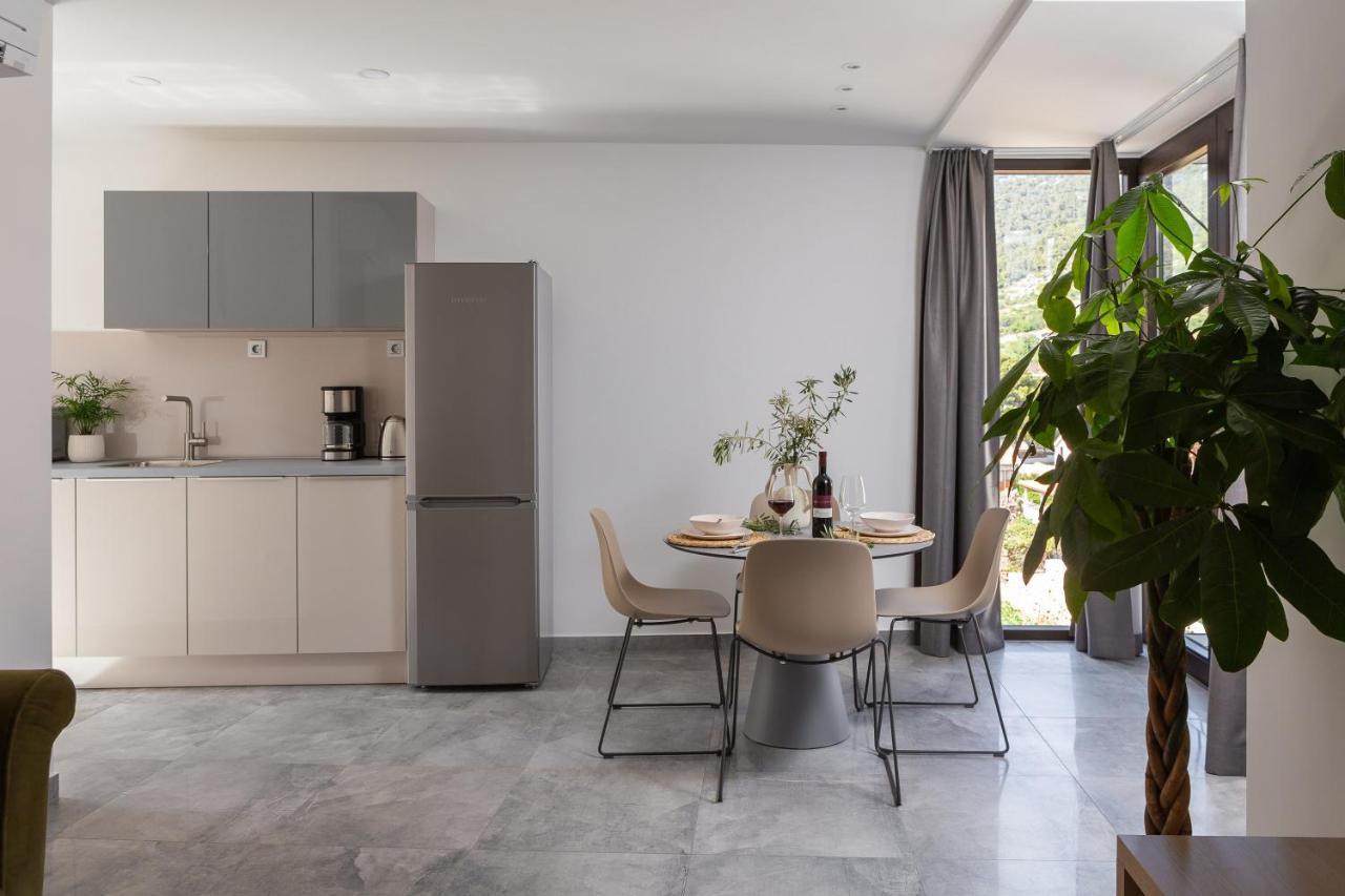 Residence The One - New Komiza Exterior photo