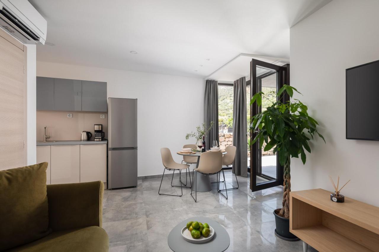 Residence The One - New Komiza Exterior photo